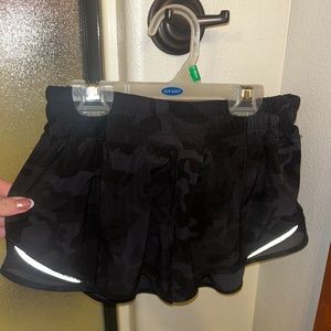 Lululemon hotty hot 2.5 shorts